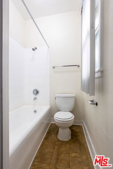 729 S Union Avenue 200 Property Photo 8