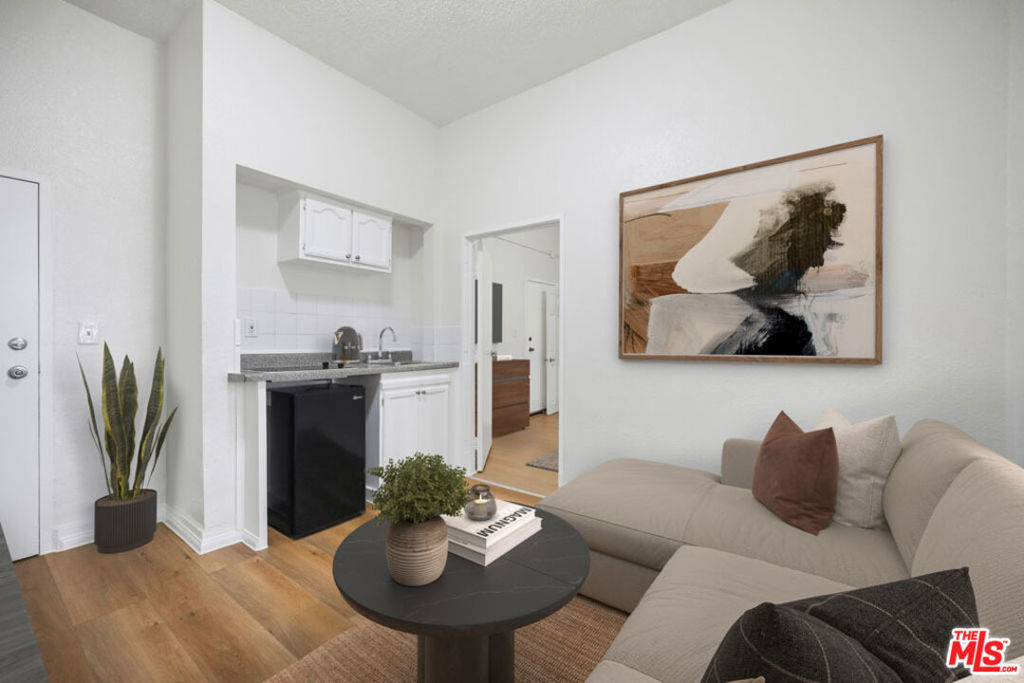 729 S Union Avenue 109 Property Photo 6