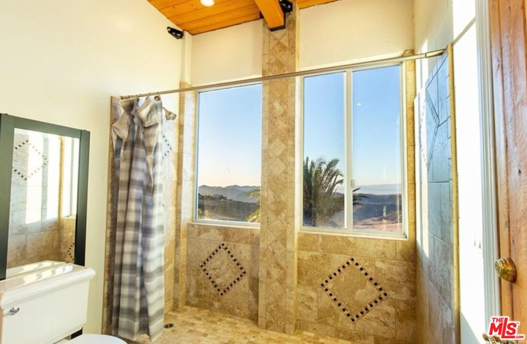 11077 Pacific View Drive Property Photo 14