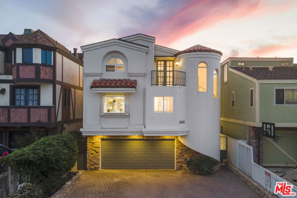 1005 Ocean Drive Property Photo 1
