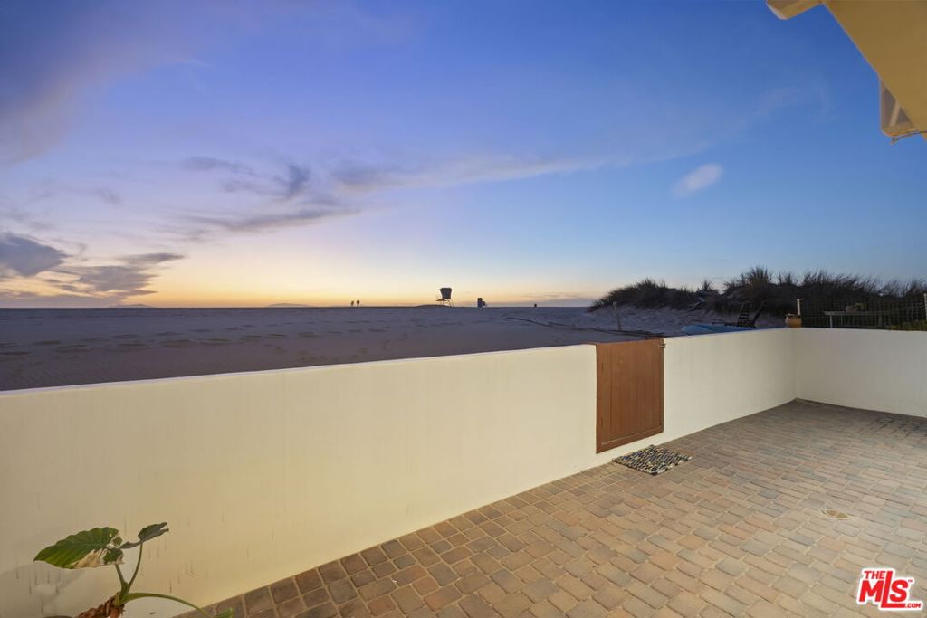 1005 Ocean Drive Property Photo 8