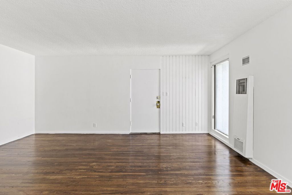 1233 Barry Avenue 201 Property Photo 7