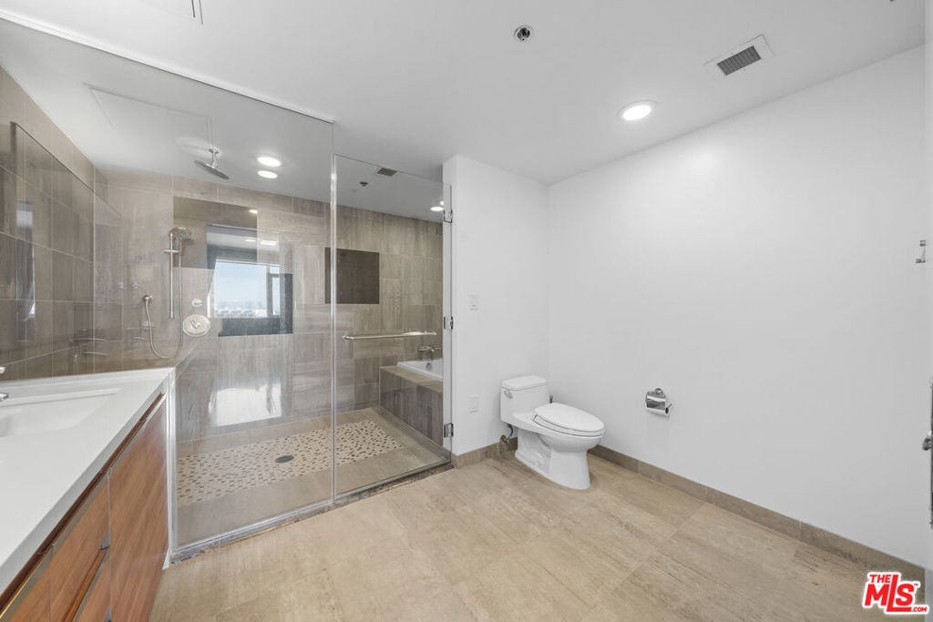 3785 Wilshire Boulevard 1709 Property Photo 10