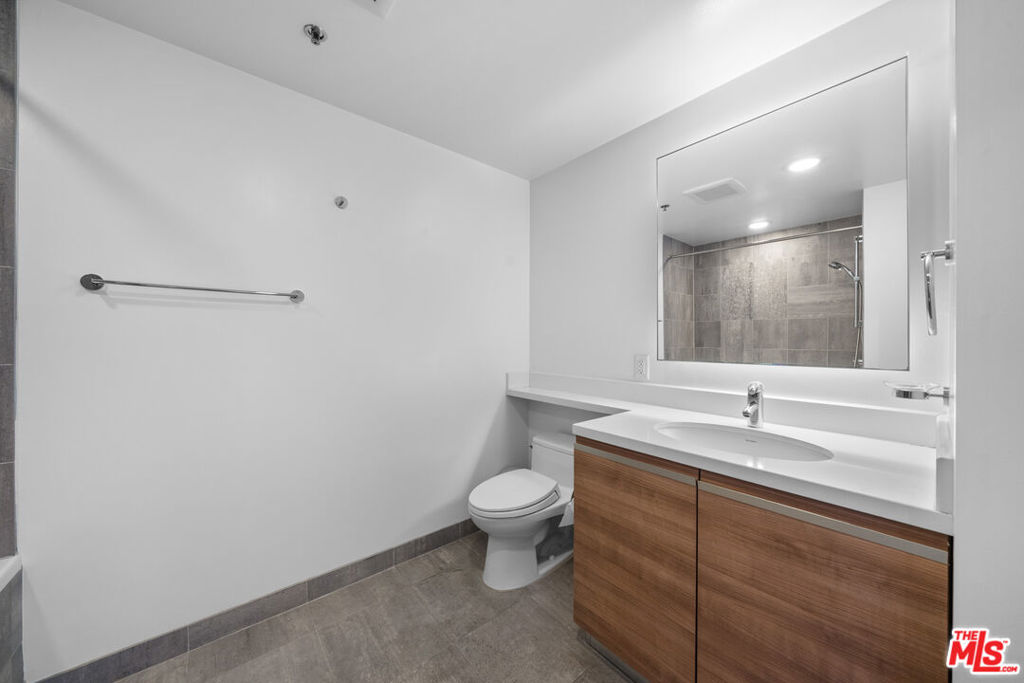 3785 Wilshire Boulevard 1709 Property Photo 19