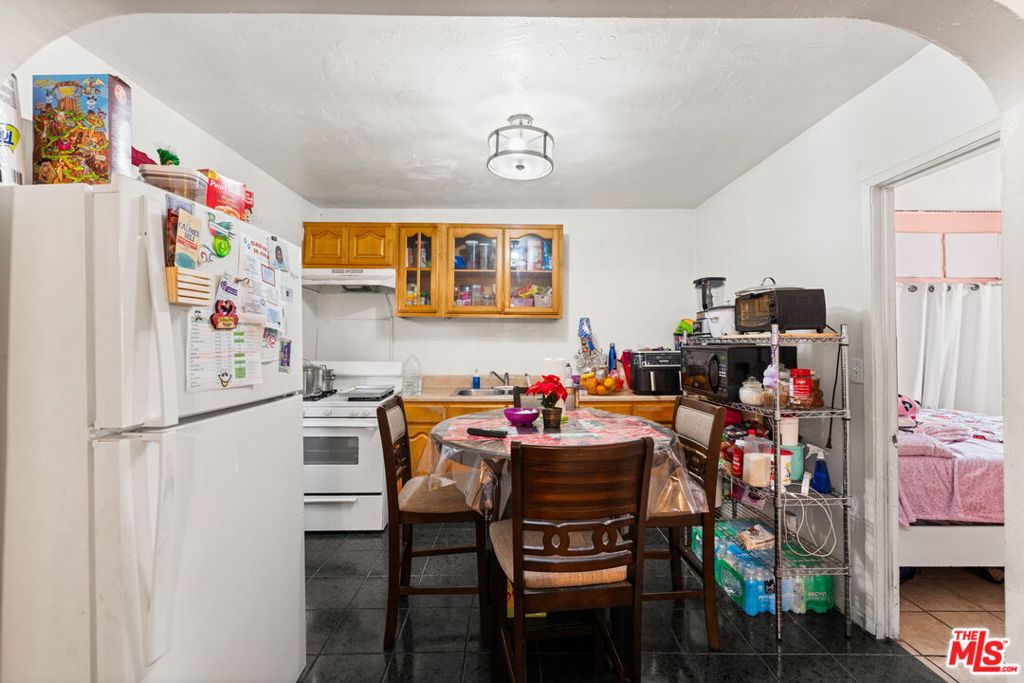 1114 S Kern Avenue Property Photo 4