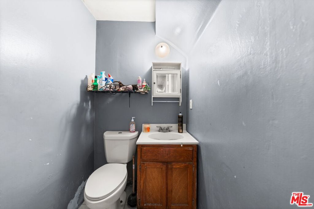 1114 S Kern Avenue Property Photo 18