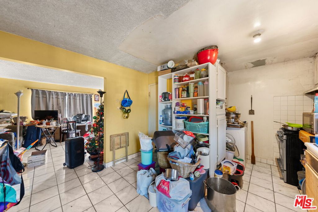 1114 S Kern Avenue Property Photo 26
