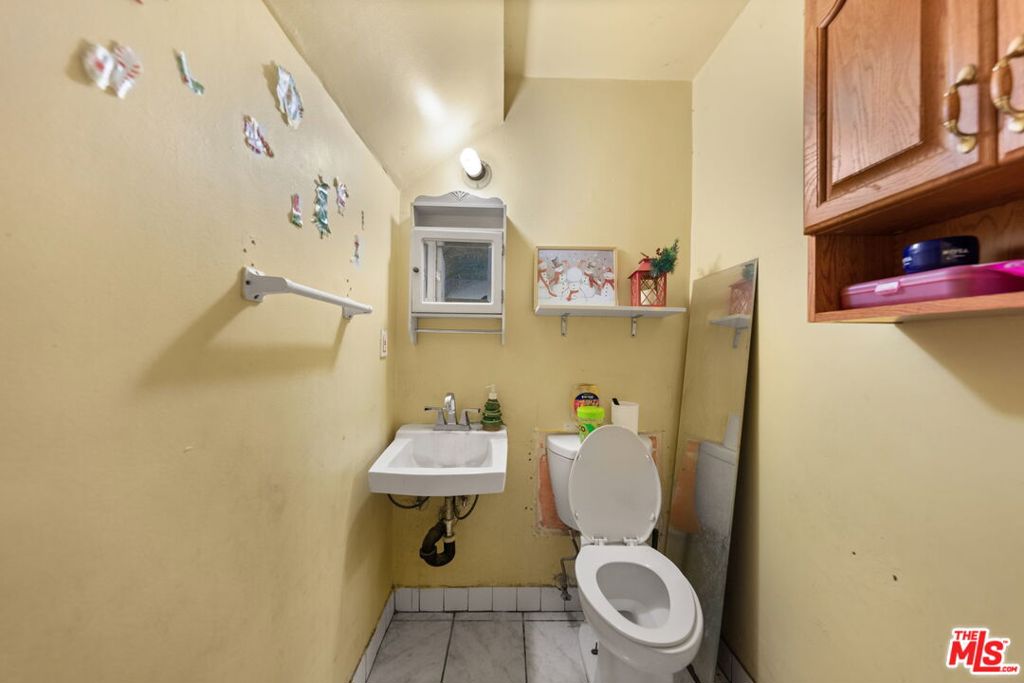 1114 S Kern Avenue Property Photo 27