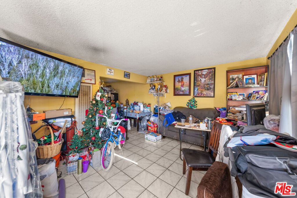 1114 S Kern Avenue Property Photo 29