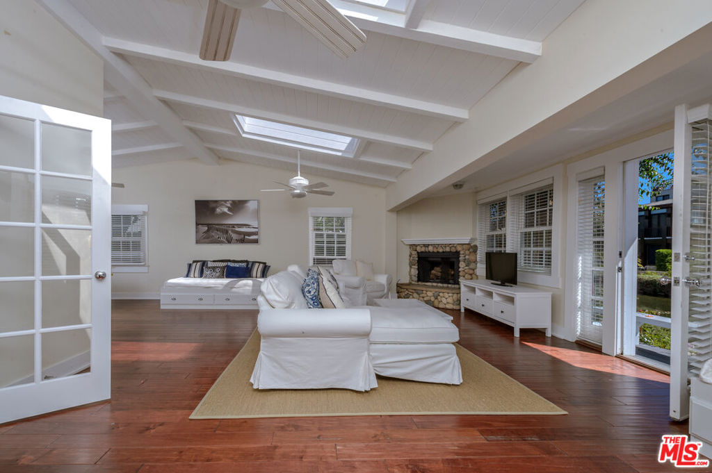 2323 Grand Canal Property Photo 12