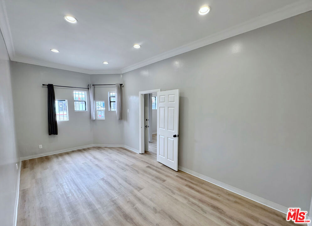 4906 E Olympic Boulevard Property Photo 5