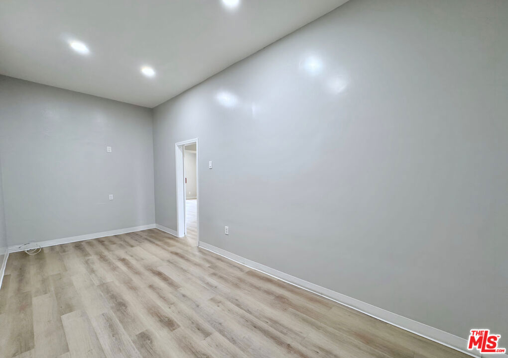 4906 E Olympic Boulevard Property Photo 7
