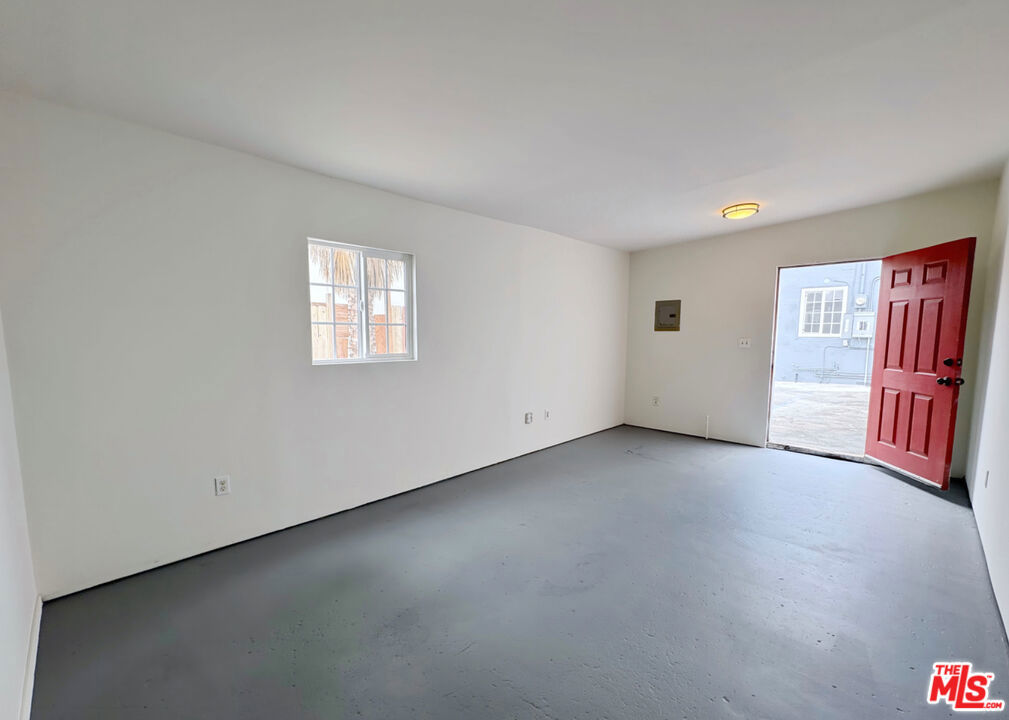 4906 E Olympic Boulevard Property Photo 12