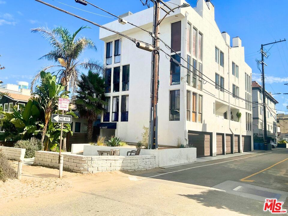 14 Mast Street Property Photo 3