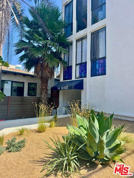 14 Mast Street Property Photo 4