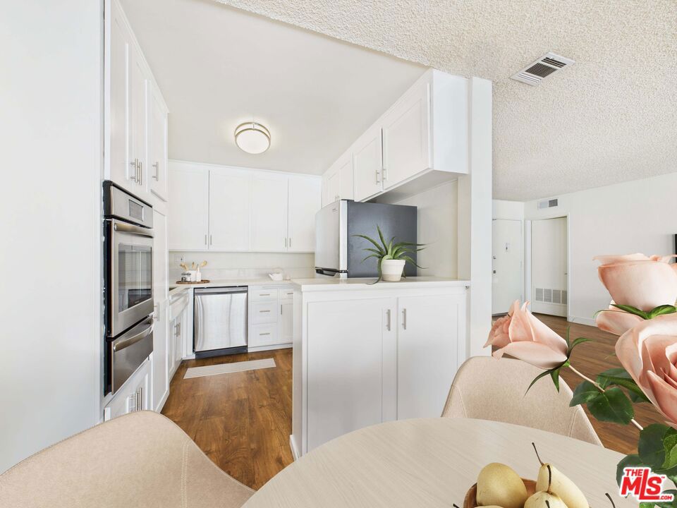 4573 Willis Avenue Property Photo 5