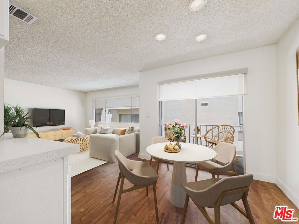 4573 Willis Avenue Property Photo 6