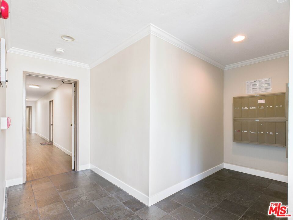 4573 Willis Avenue Property Photo 14