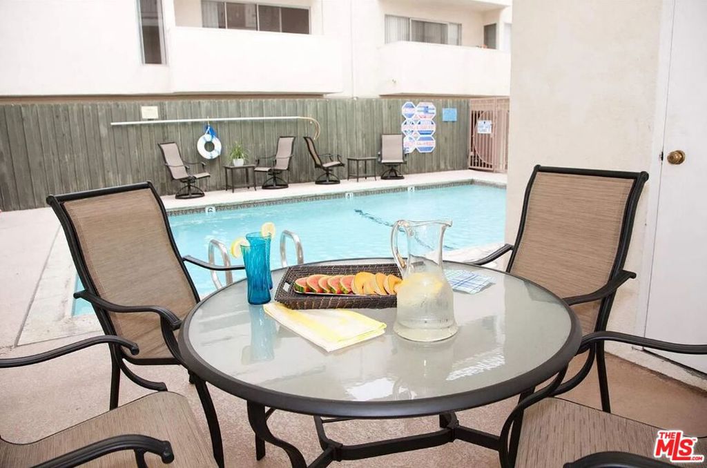 4573 Willis Avenue Property Photo 15