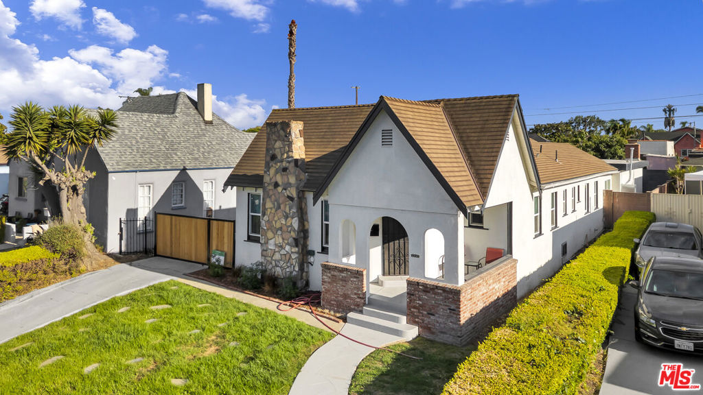 2228 W 78th Street Property Photo 1