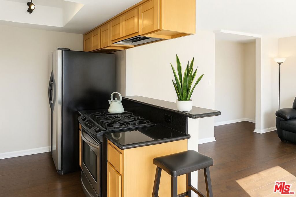 869 S Wooster Street 103 Property Photo 6