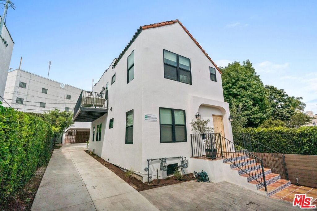 8587 Rugby Drive Property Photo 1