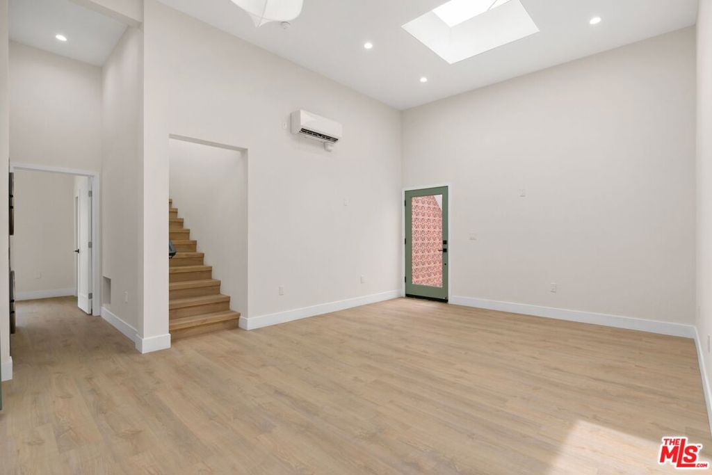 8587 Rugby Drive Property Photo 10