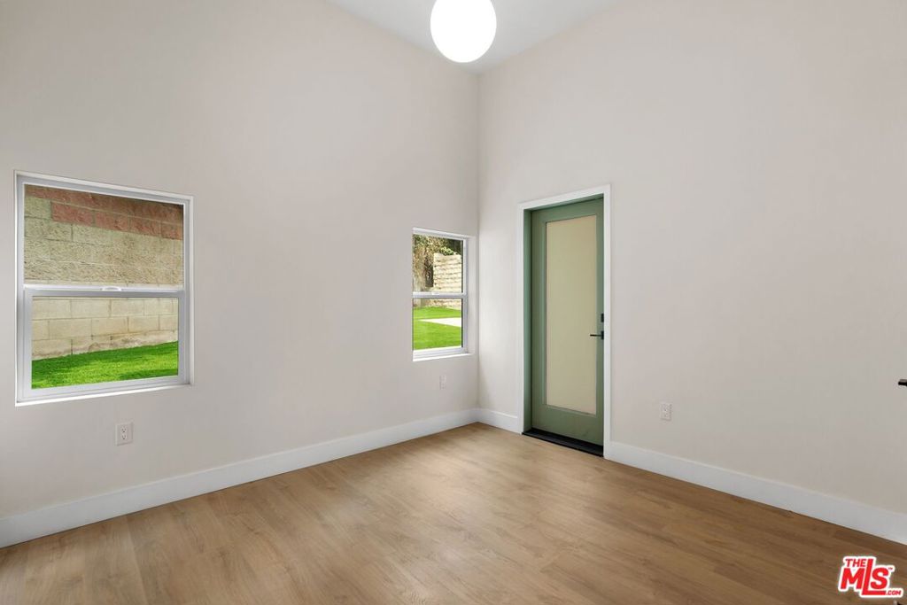 8587 Rugby Drive Property Photo 16