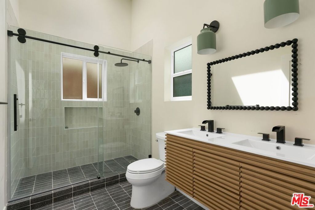 8587 Rugby Drive Property Photo 17