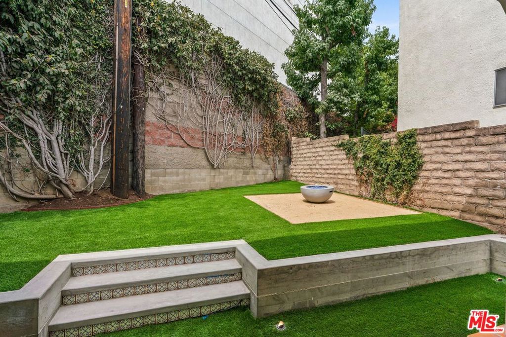 8587 Rugby Drive Property Photo 25