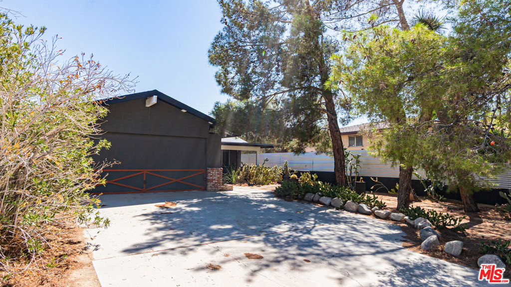 62033 Bonair Road Property Photo 3