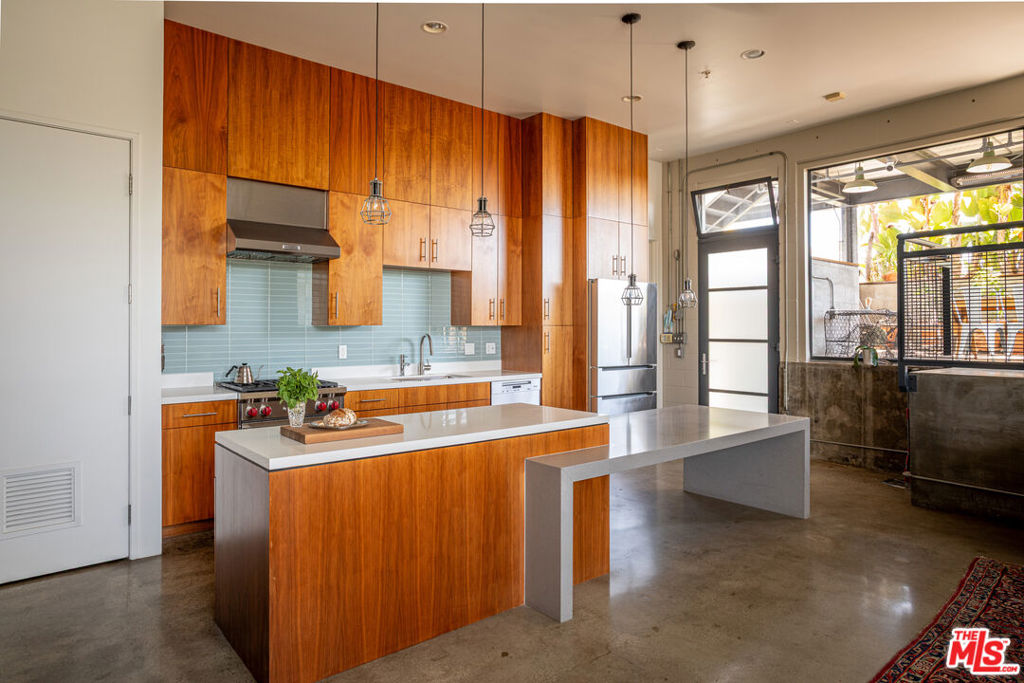 1534 17th Street 105 Property Photo 2