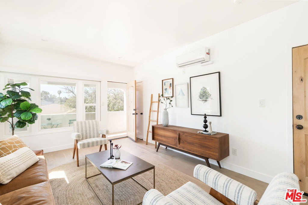 5847 1/2 Ernest Avenue Property Photo 4