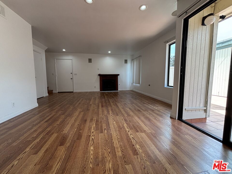 10574 Sunland Boulevard 2 Property Photo 1