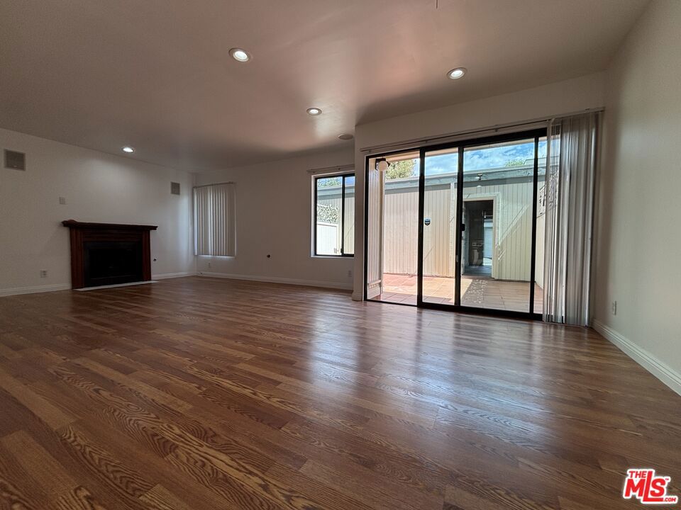 10574 Sunland Boulevard 2 Property Photo 2