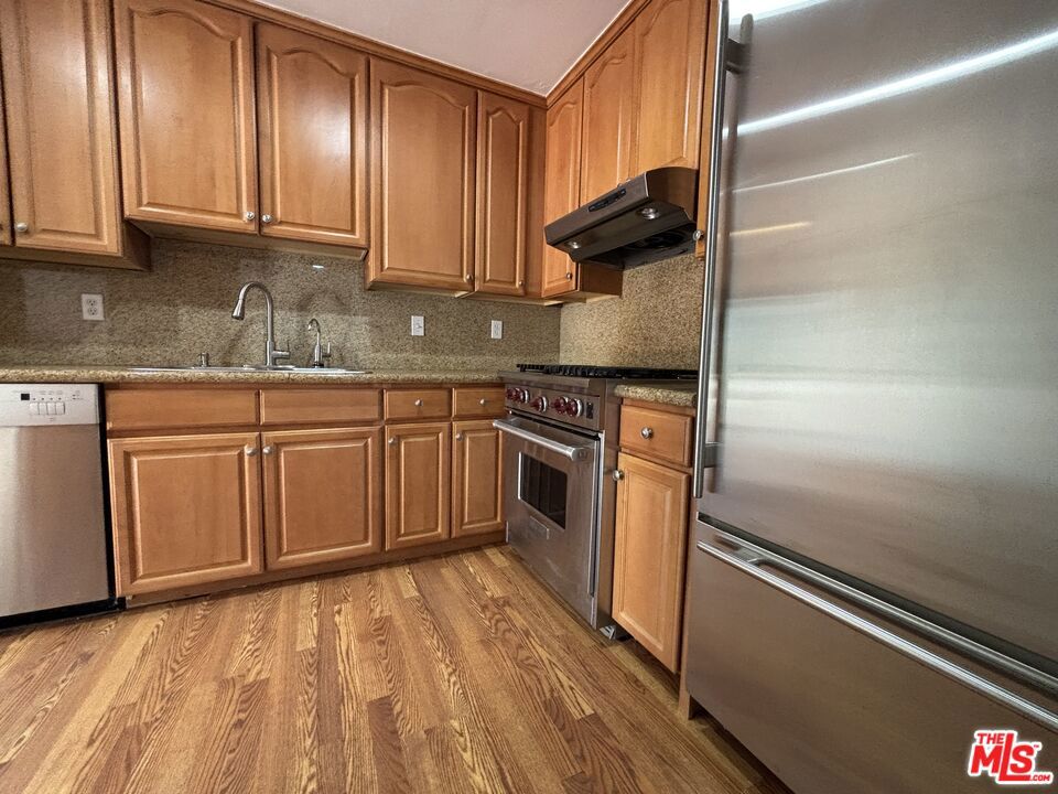 10574 Sunland Boulevard 2 Property Photo 4