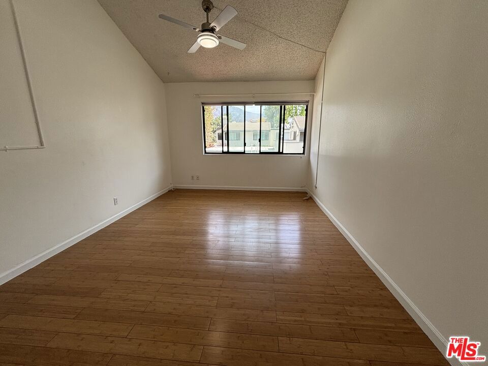 10574 Sunland Boulevard 2 Property Photo 6