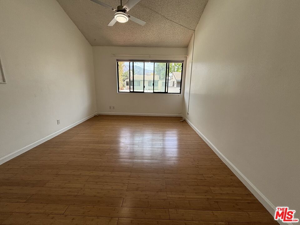 10574 Sunland Boulevard 2 Property Photo 7