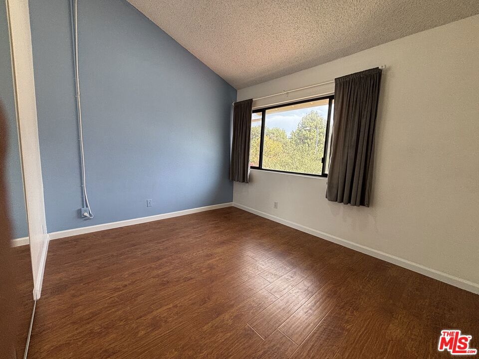 10574 Sunland Boulevard 2 Property Photo 8