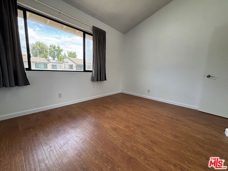 10574 Sunland Boulevard 2 Property Photo 9