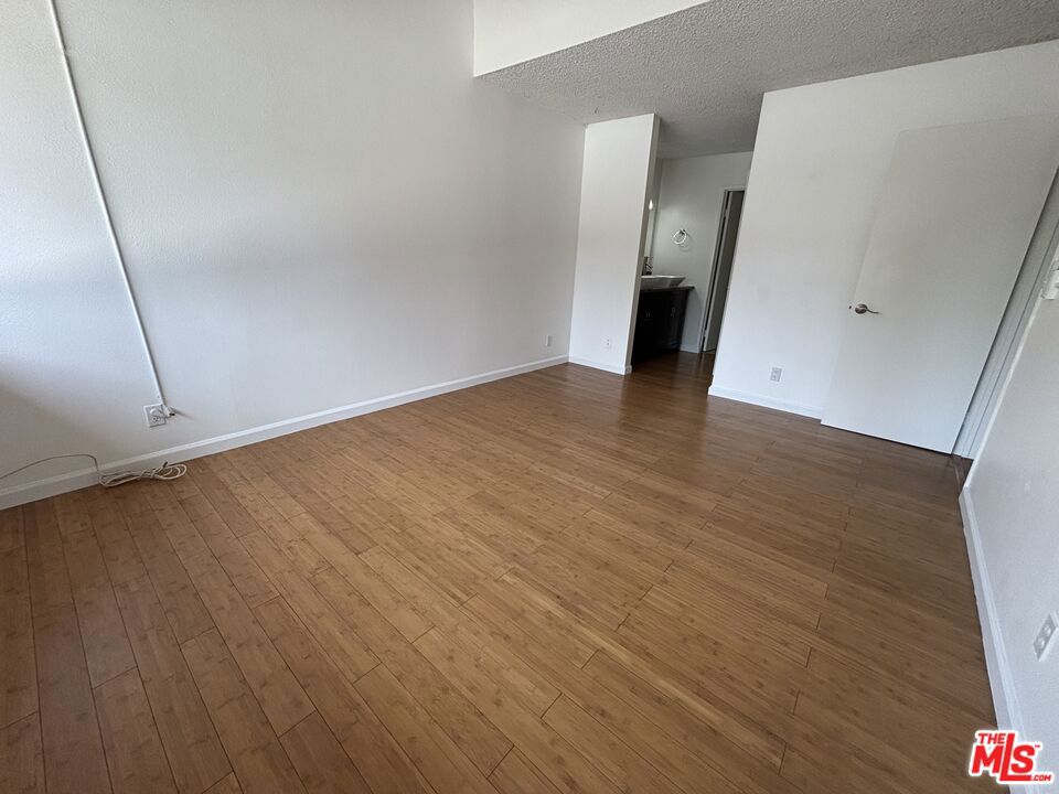 10574 Sunland Boulevard 2 Property Photo 11