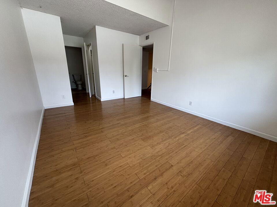 10574 Sunland Boulevard 2 Property Photo 12