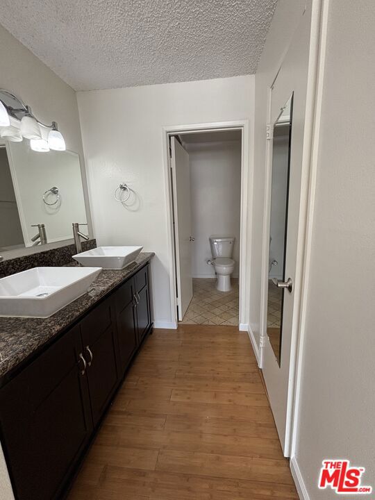 10574 Sunland Boulevard 2 Property Photo 14