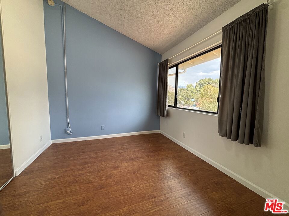 10574 Sunland Boulevard 2 Property Photo 15