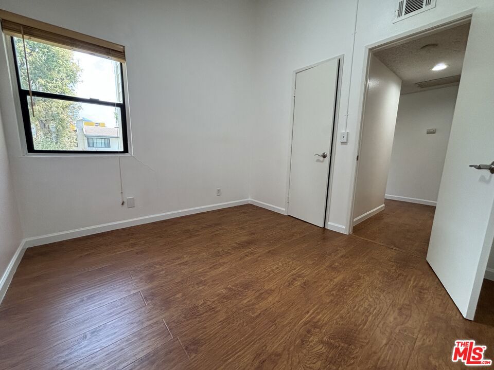 10574 Sunland Boulevard 2 Property Photo 19