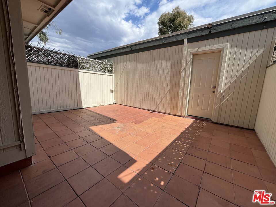 10574 Sunland Boulevard 2 Property Photo 24