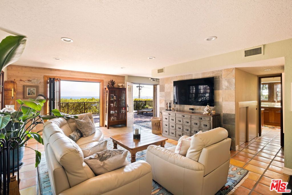 11498 Tongareva Street Property Photo 6