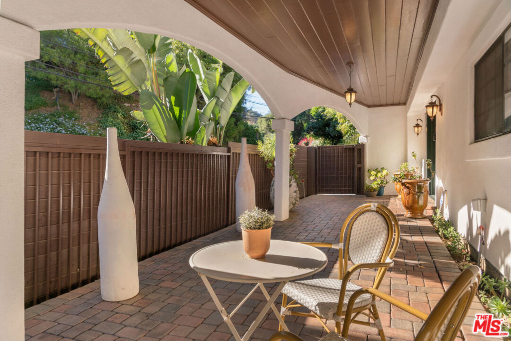 1508 N Beverly Glen Boulevard Property Photo 2