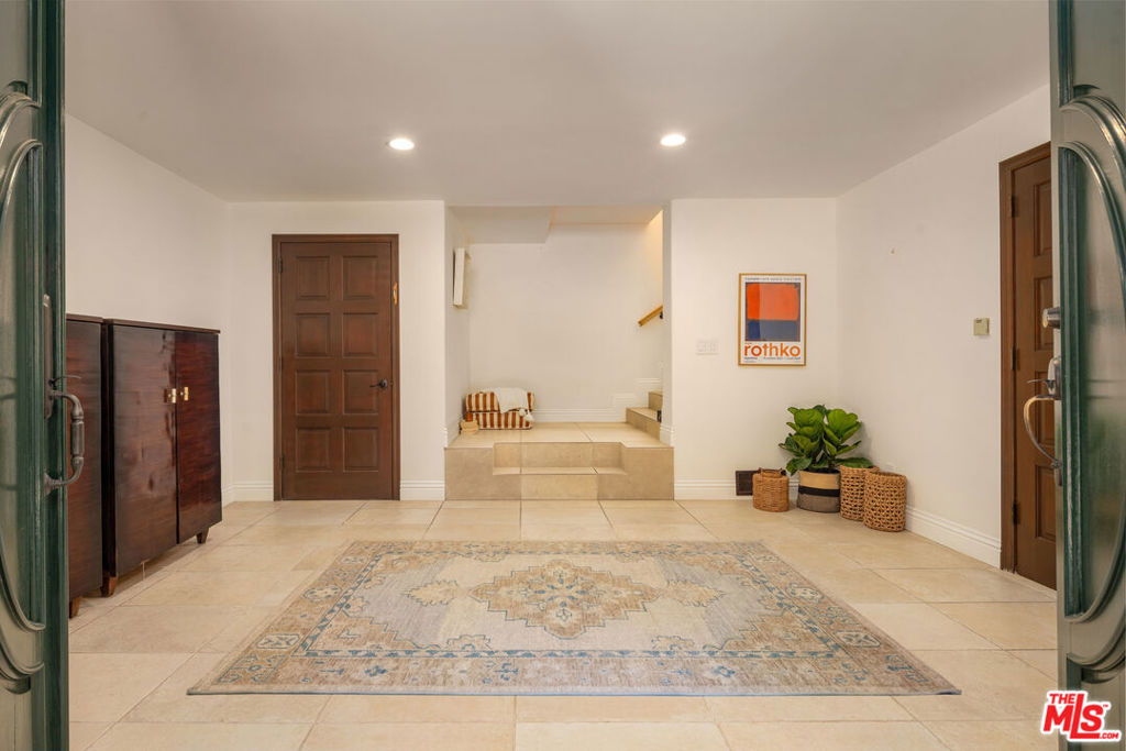 1508 N Beverly Glen Boulevard Property Photo 4