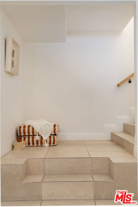 1508 N Beverly Glen Boulevard Property Photo 5